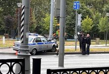 Фото - В Москве полицейский автомобиль протаранил стоянку самокатов и столб