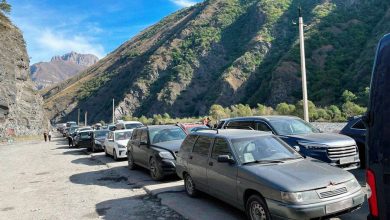 Фото - ГИБДД Северной Осетии начала эвакуацию машин, оставленных на границе России с Грузией