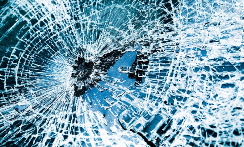 Фото - В Смоленске мужчина разбил стекла у 12 припаркованных автомобилей